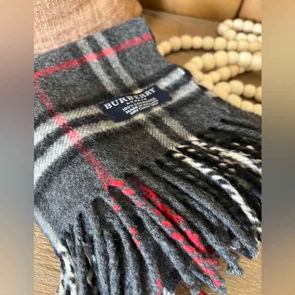 BURBERRY 100% Cashmere Dark Gray Novacheck Scarf. Unisex. Excellent condition. - Picture 7 of 7